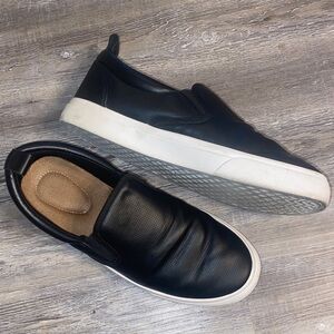 EUC Black White Slip On’s MAURICES 9